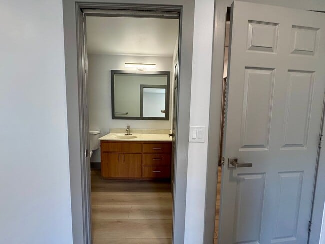 Building Photo - 2bd 2bath newly remodeled townhouse - Avai...