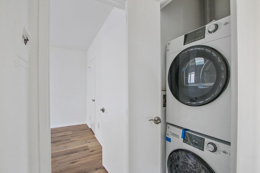 Building Photo - 1241 9th St