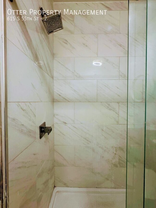 Building Photo - 615 S 55th St