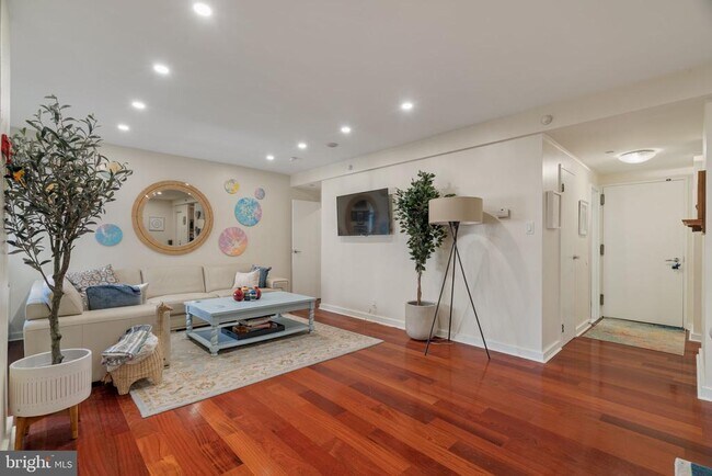 Building Photo - 219 S 18th St