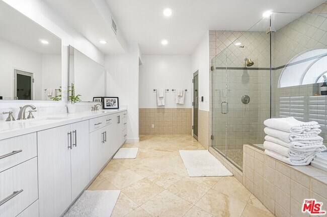 Building Photo - 3485 Ridgeford Dr