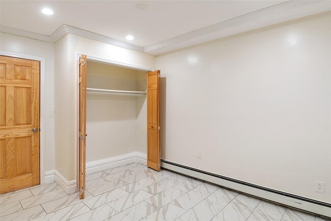 Building Photo - 4392 Carpenter Ave