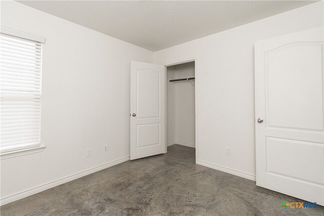 Building Photo - 1004 Barbara Jordan St