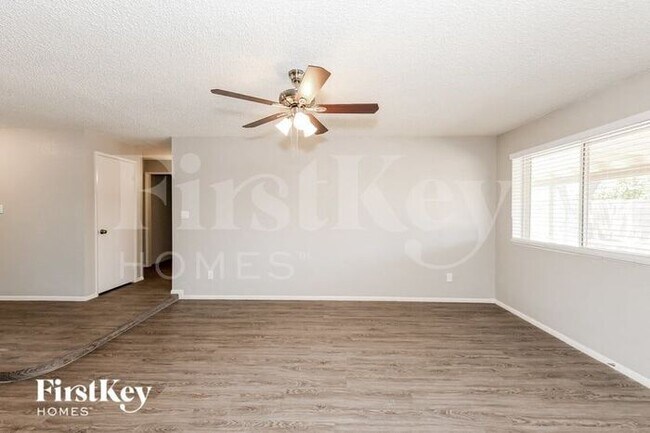 Building Photo - 2624 W Bentrup St