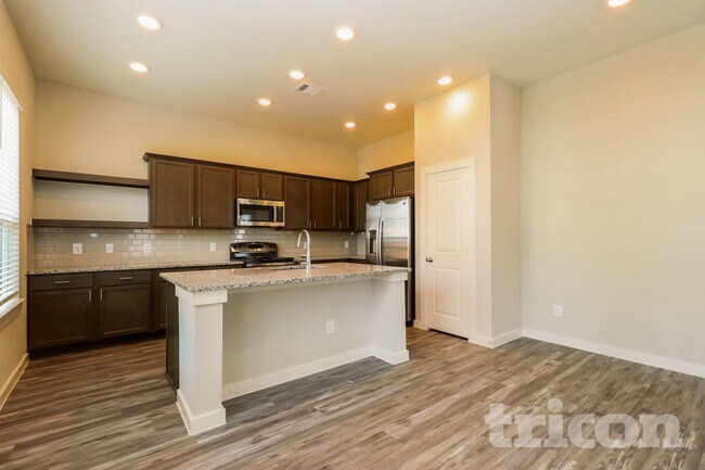 Building Photo - 9835 Willow Creek Commerce Dr