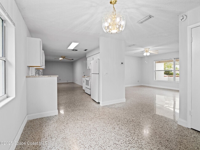 Building Photo - 905 Lisa Dr