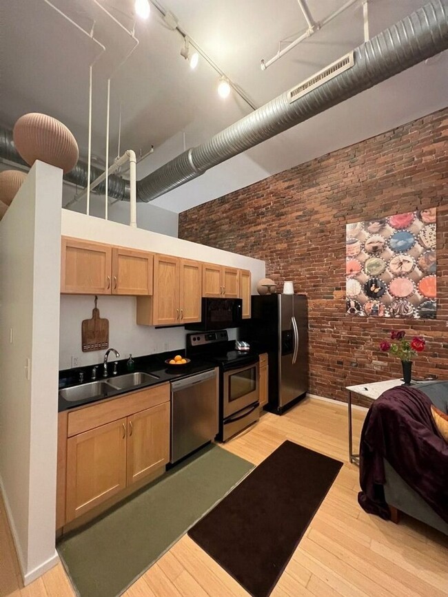 Building Photo - Historic Loft in the Heart of Downtown, st...