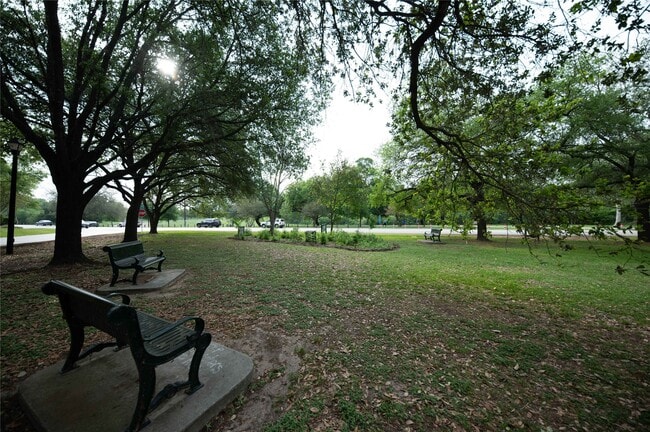 Building Photo - 1880 White Oak Dr