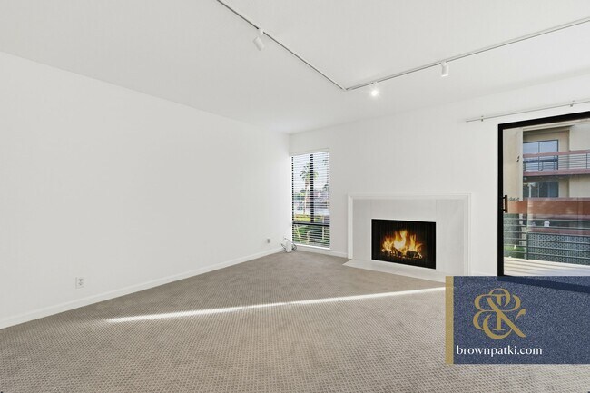 Building Photo - 916 Beach Park Blvd