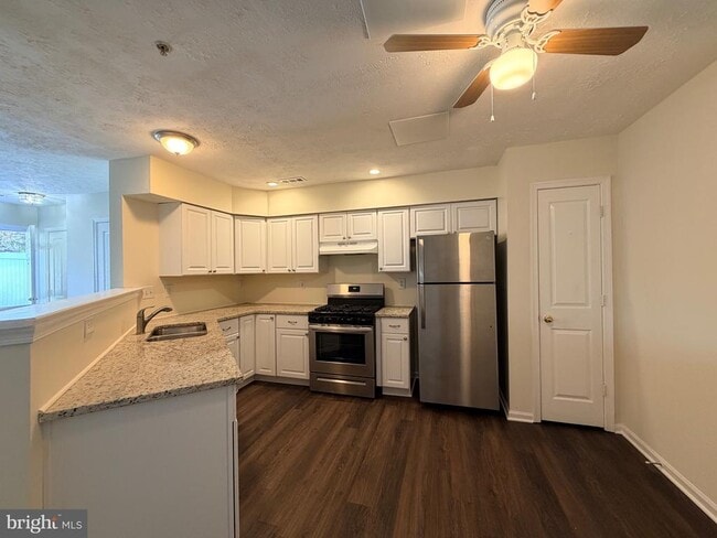 Building Photo - 1802 Chatfield Terrace