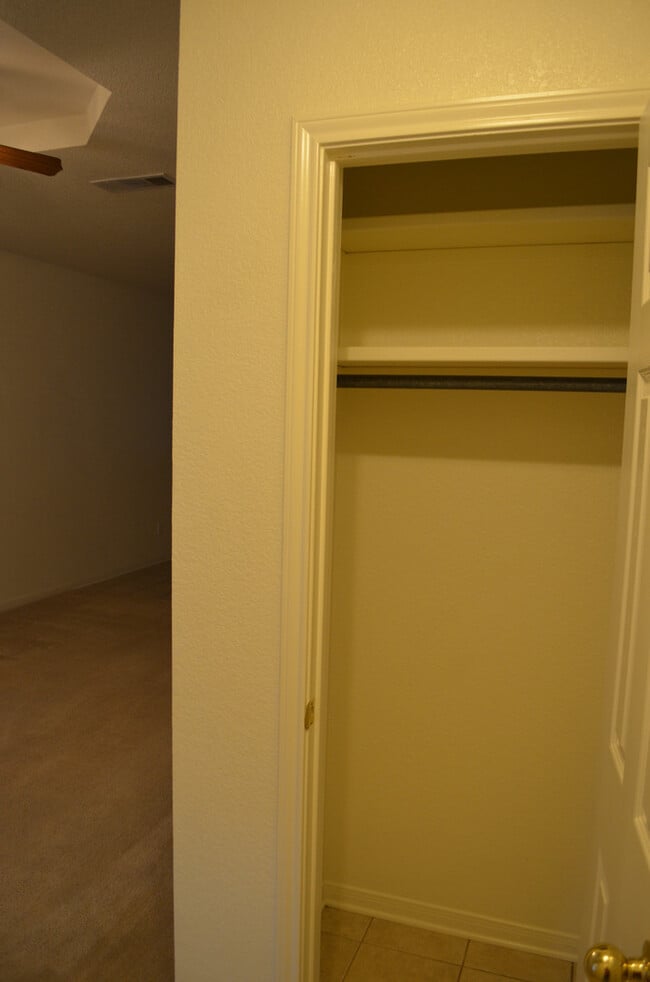 Building Photo - 912Rebecca