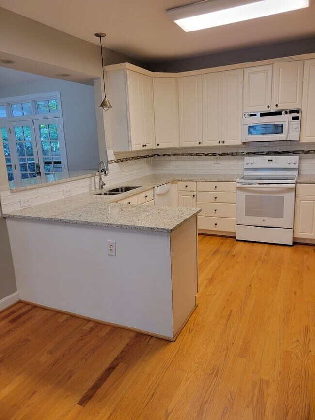 Building Photo - Awesome 4br/2.5ba in exc Cary Location! Available Now!