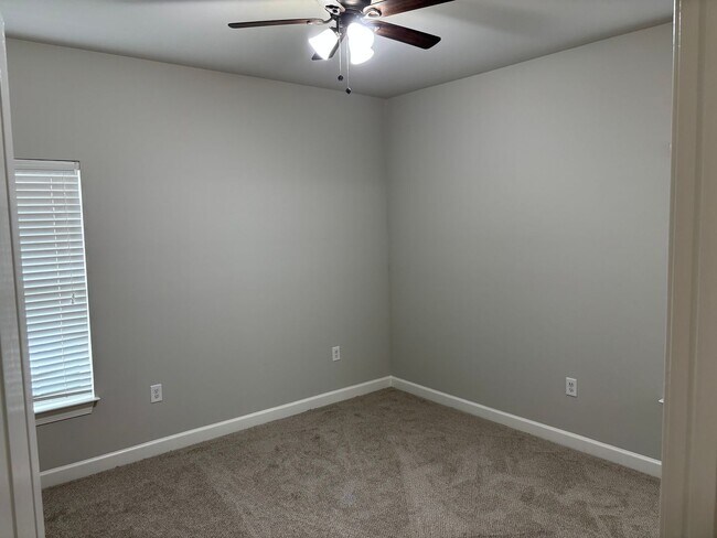 Building Photo - 2 Bedroom, 2 Bath condo in Oxford