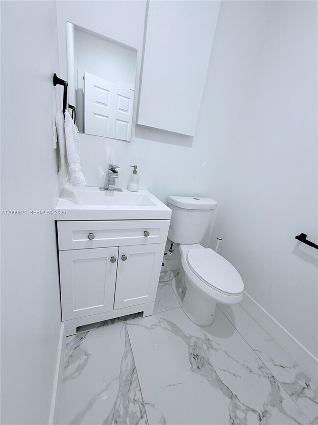 Building Photo - 11020 SW 42nd Terrace