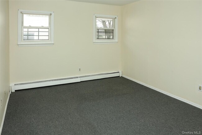 Building Photo - 13 Regina Pl