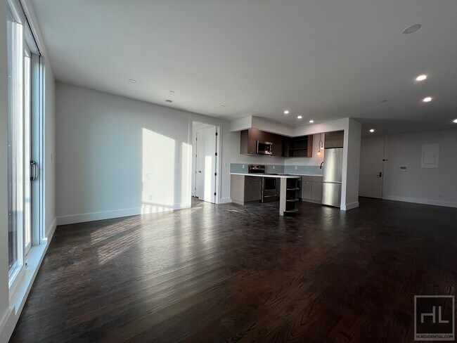 Building Photo - NEW YORK AVENUE