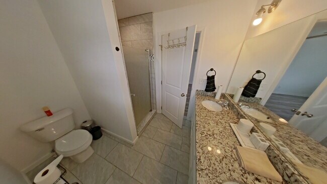 Building Photo - "3-Bed Oasis with 2.5 Baths and 1,884 Sq Ft of Comfort in Clinton Township!"