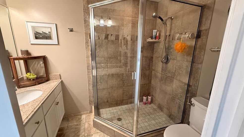 Building Photo - 5319 N Orange Ave