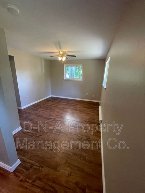 Building Photo - 307 Adams Dr