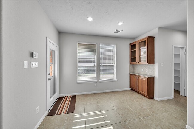 Building Photo - 17426 Memorial Blossom Dr