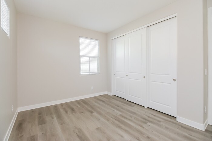 Building Photo - 5553 S Dillon