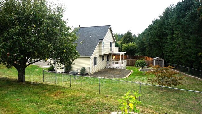 Building Photo - 4249 SE Fairway Cir