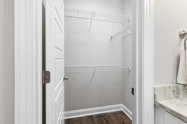 Building Photo - 1013 B St