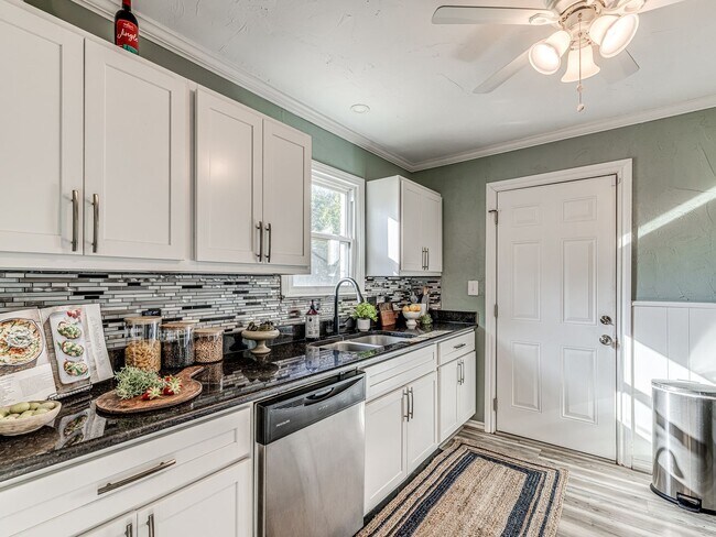 Building Photo - Super Sweet Home - All Appliances Included! 5 Minutes from Lake Hefner