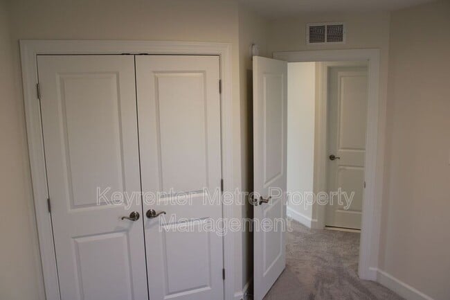 Building Photo - 2736 Pinebrook Rd