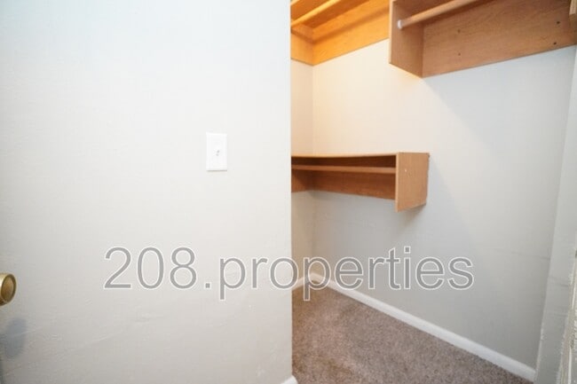 Building Photo - 2506 Woodlawn Ave