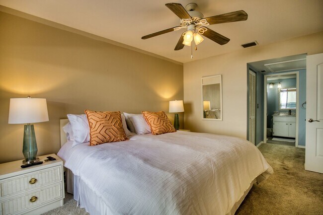 Building Photo - Seasonal Short-Term Villa at Augusta Villas in Plantation!