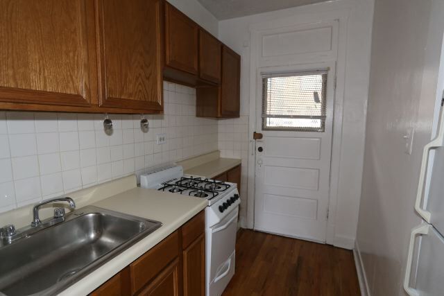 Building Photo - 629 W Cornelia Ave