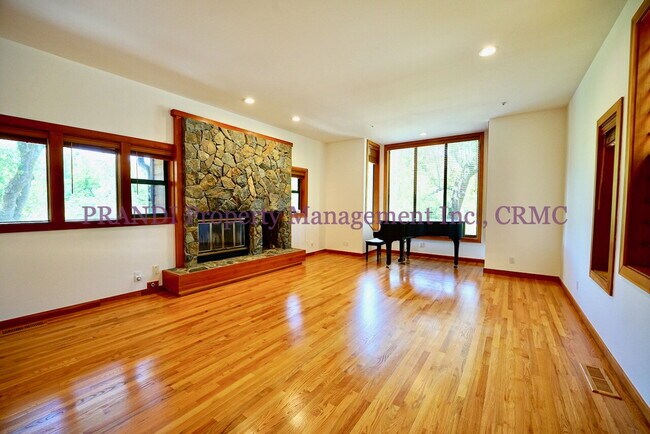 Building Photo - Modern Craftsman Home In Private and Seren...