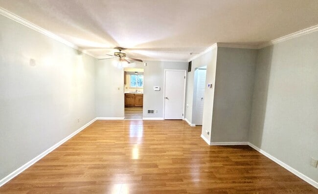 Building Photo - 2324 Woodbrook Cir N