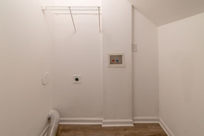 Building Photo - NEWLY RENOVATED !!!! Charming 4-Bedroom Home with Spacious Backyard!