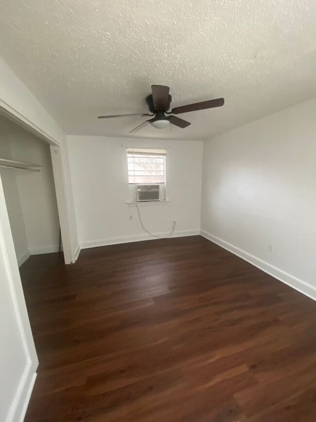 Building Photo - First Floor 1BD w/ In Unit Laundry