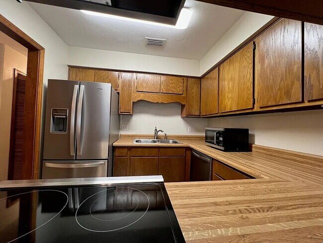 Building Photo - "Charming 2-Bed, 2-Bath Home in Tallahassee's Heart - Cozy 928 Sq Ft Haven!"