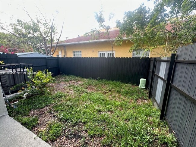 Building Photo - 116 NW 10th St