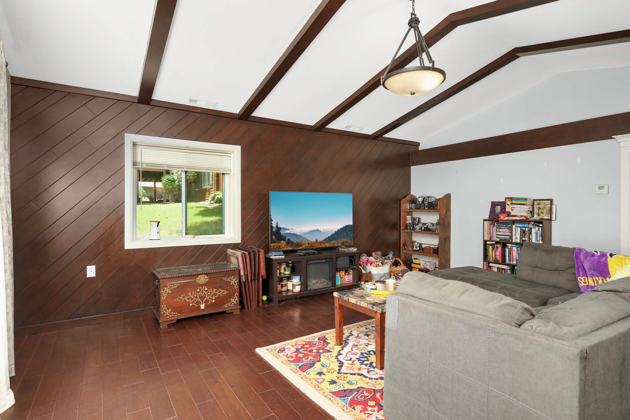Living room with vaulted ceilings and classic woodwork - 14710 13th Ave N