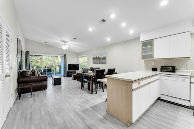 Primary Photo - 155 W Rockford Dr