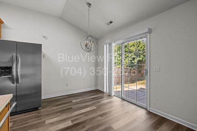 Building Photo - Beautiful Ranch House with 3 bed 2 bath ( Ballantyne area )