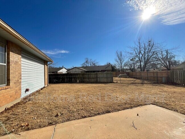 Building Photo - 1600 NE 5th St