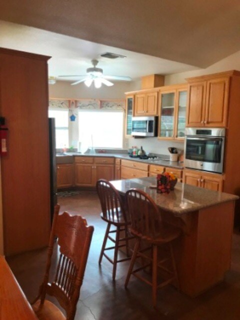 Building Photo - 1055 Tishlini Ln