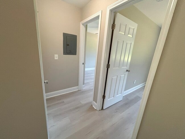 Building Photo - Updated two bedroom condo in Hampstead!