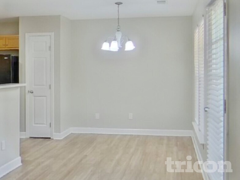 Building Photo - 124 Bathurst Ln