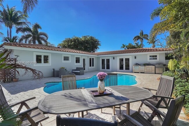 Building Photo - 2011 NE 31st Ct