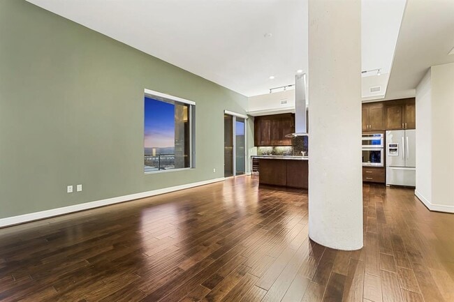 Building Photo - 214 Barton Springs Rd