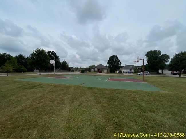 Building Photo - 834 S Duke Ave