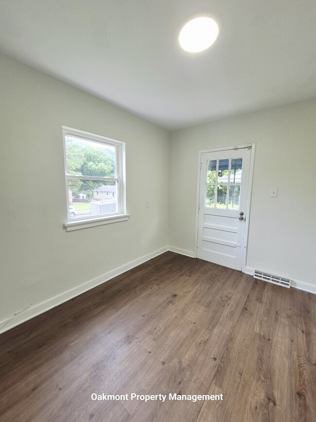 Building Photo - 900 N 38th St