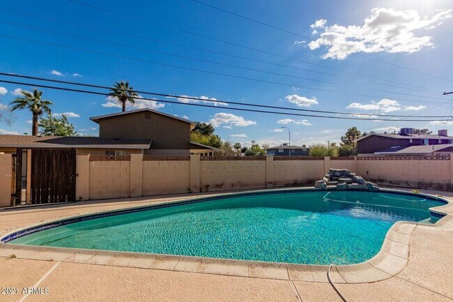 Building Photo - Great home in best ASU student neighborhood around campus